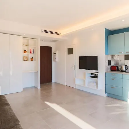 Modern Spacious With A Great View Apartament