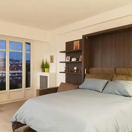 Modern Spacious With A Great View Apartment
