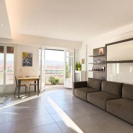 Modern Spacious With A Great View Nice